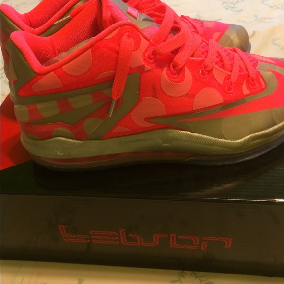 LeBron XI 11 Low Le Maison Du Collection - Picture 3 of 7